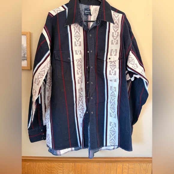 VINTAGE Wrangler Black and Red Patterned Shirt Jacket - Picture 1 of 6